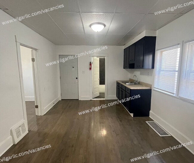 Building Photo - 4855 White Oak Ave