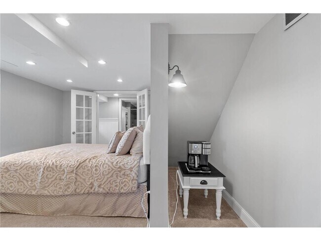 Building Photo - 5036 Richmond Dr