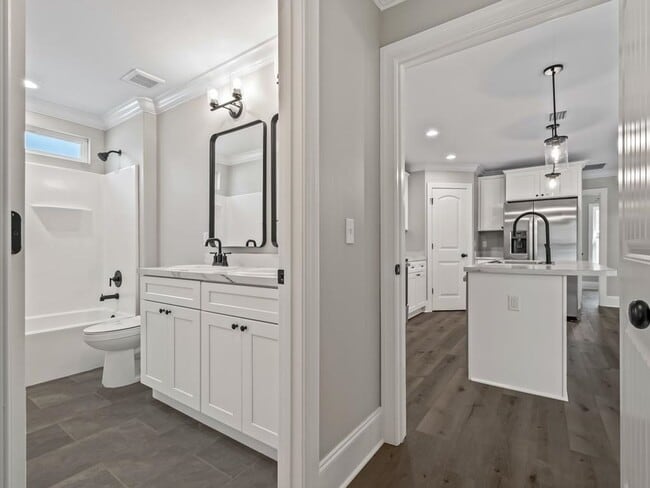 Building Photo - COMING SOON – 3 Bed, 2 Bath for $1650/Month!