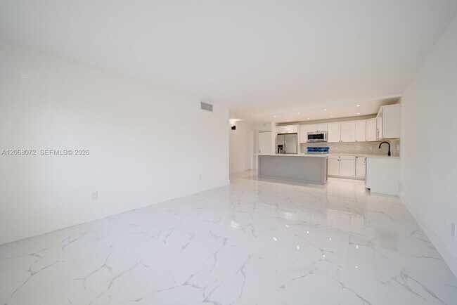 Building Photo - 14840 Naranja Lakes Blvd