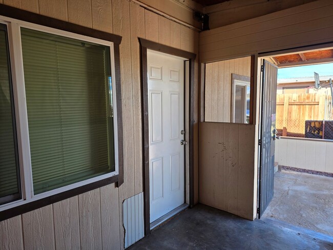 Building Photo - Cute and Clean- 1 bedroom/1 bath home with AZ room in Central BHC