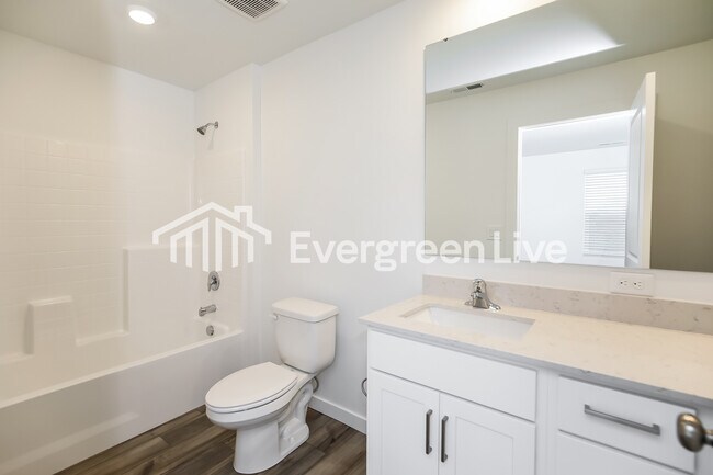 Building Photo - 323 Lightning Ave