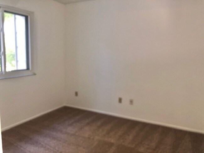 Building Photo - MOVE IN MARCH! 2 Story-Spacious 3 beds 2.5 bath townhouse with attached 2 car garage!!