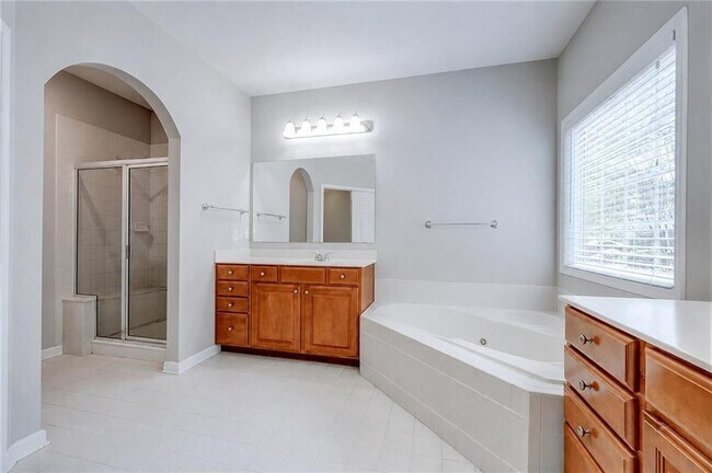 Building Photo - 380 Simonton Crest Dr SE