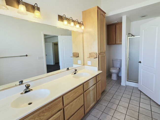 Building Photo - 250 Comstock Ave