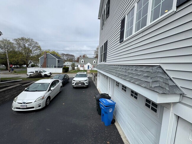 Building Photo - Waltham 3 bed 2.5 Bath