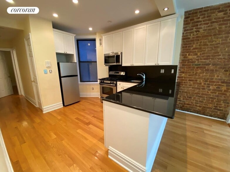 Building Photo - 11 1/2 W 84th St
