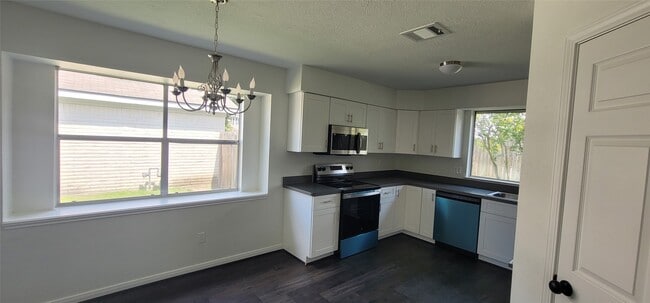 Building Photo - 1207 Park Knoll Ln