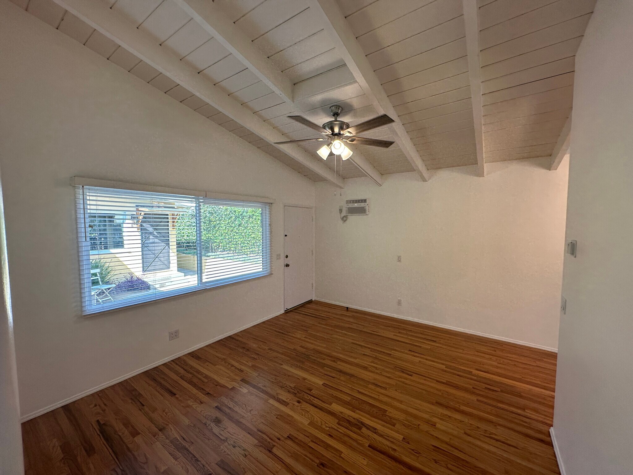 Building Photo - 1711 Holly Dr