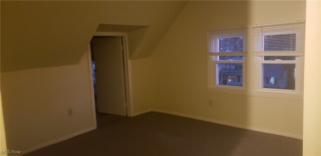 Building Photo - 13900-UP Kirtland St