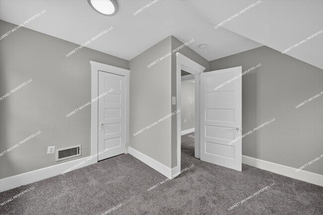 Building Photo - 2322 Fordham St