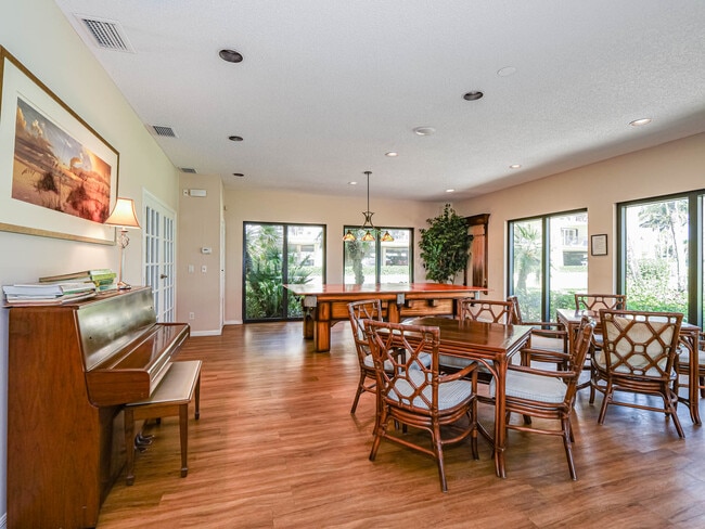 Building Photo - 3939 Ocean Dr