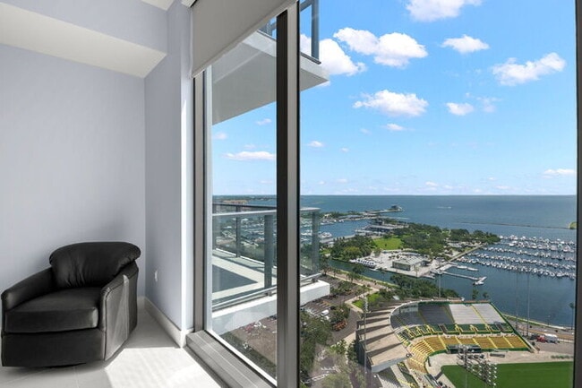 Building Photo - LUXURY Fully Furnished Condo in Saltaire For Rent!