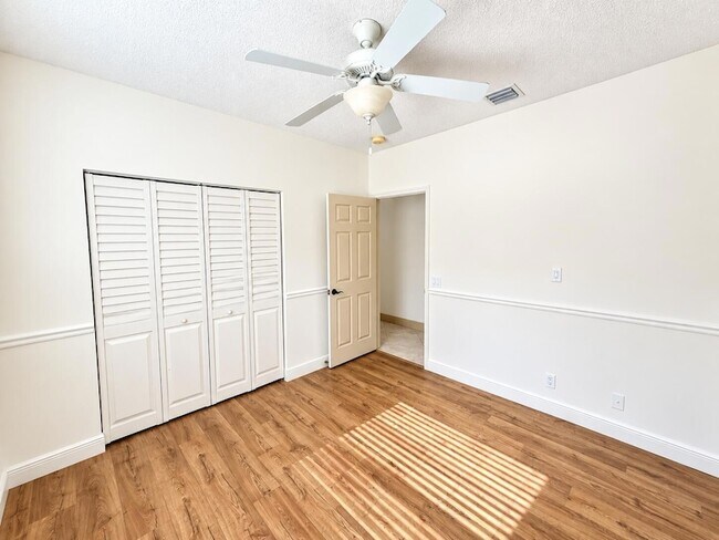 Building Photo - 6841 NW 81st Ct