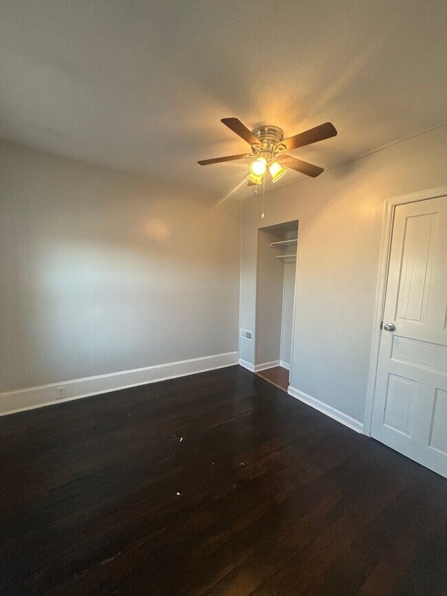 Building Photo - 222 Harris St