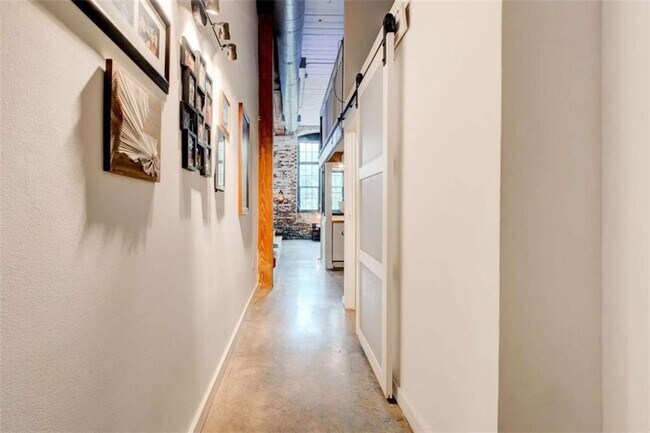 Building Photo - 170 Boulevard NE
