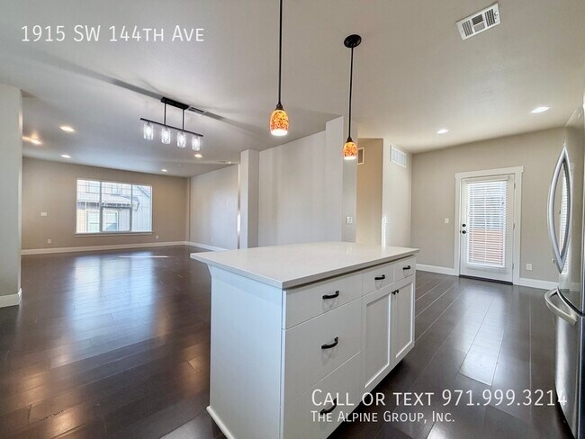 Building Photo - 1915 SW 144th Ave