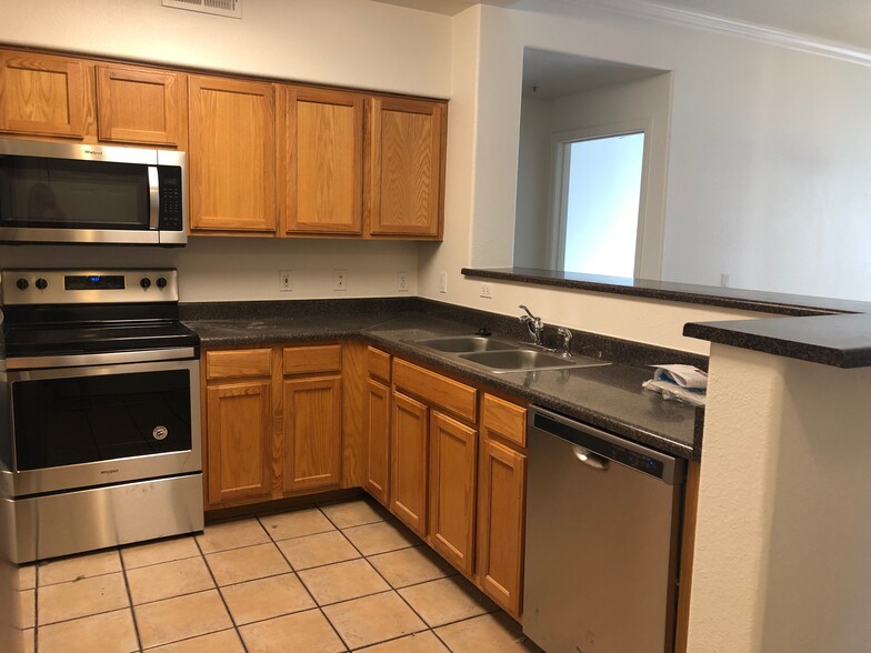 KITCHEN - 20100 N 78th Pl