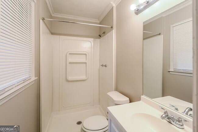Building Photo - 7006 Knollwood Dr