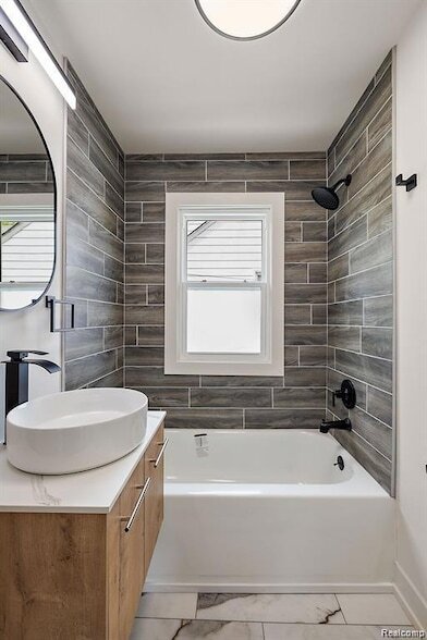 Building Photo - 310 E Harry Ave