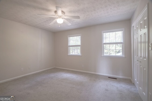 Building Photo - 587 Wedgewood Dr