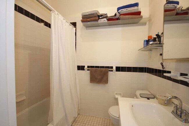 Building Photo - 2012 5th Ave