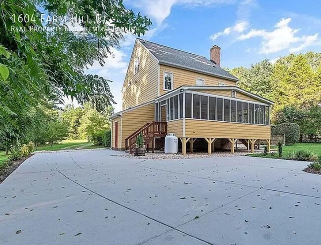 Building Photo - 1604 Farm Hill Ct
