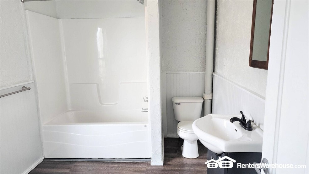 Building Photo - 408 3rd St E