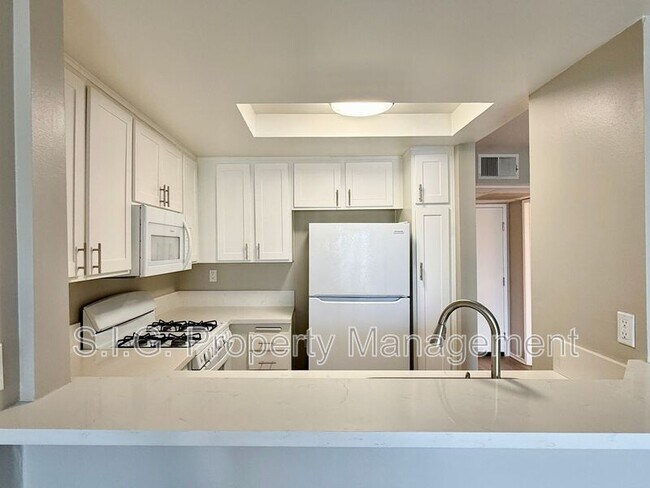 Building Photo - 4500 Laurel Canyon Blvd