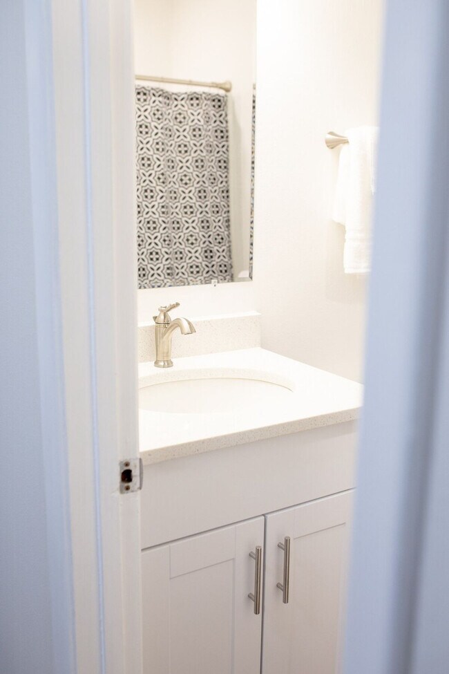 Building Photo - 4015 W 7th St