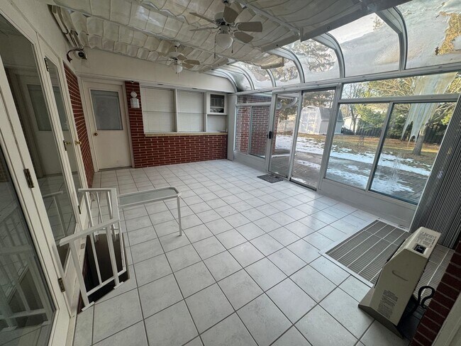 Building Photo - House across from Waverly Highschool!