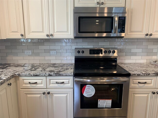 Building Photo - 1210 Avenue M