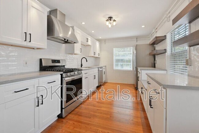 Building Photo - 1448 Iverson St NE