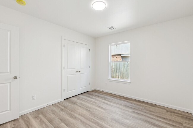 Building Photo - 8791 St George Way