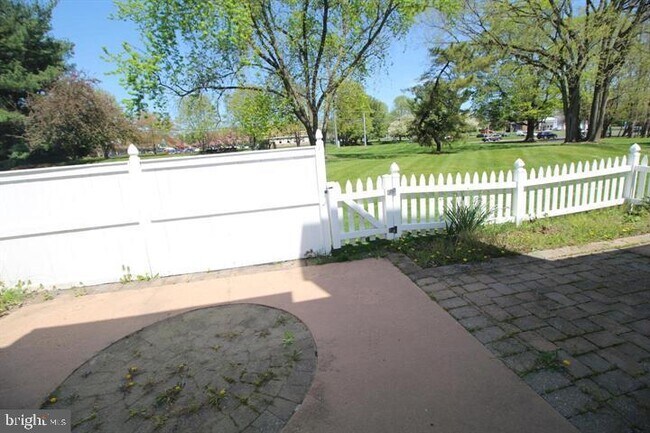 Building Photo - 681 Rose Hollow Dr
