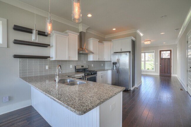 Building Photo - 908 Youngs Ln