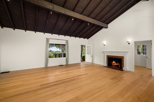 Building Photo - 875 San Ysidro Rd