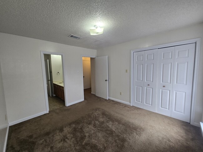 Building Photo - 120 Oak Ridge Ave