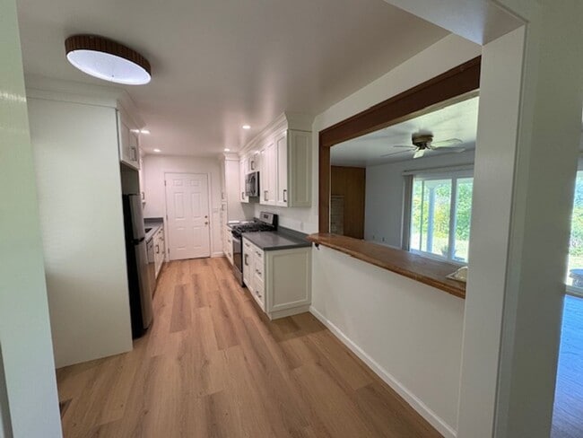 Building Photo - Beautiful 3 Bedroom, 1.5 Bath Home Available Soon!