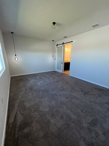 Building Photo - 228 Hillcrest Dr