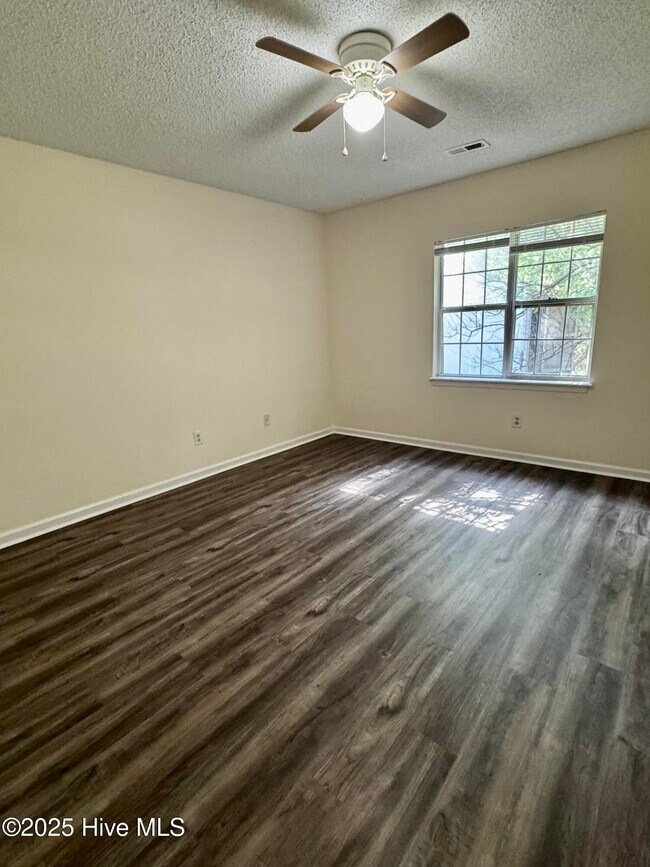 Building Photo - 1303 Angels End