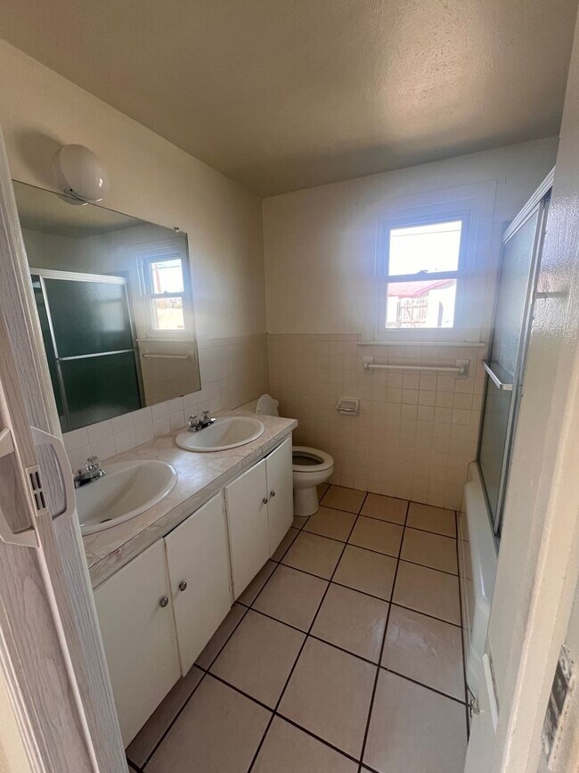 Building Photo - 314 Santa Rita Dr