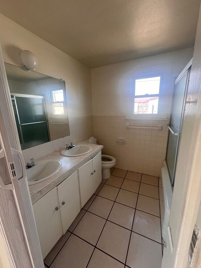 Building Photo - COMING SOON!!  Large Family Home!