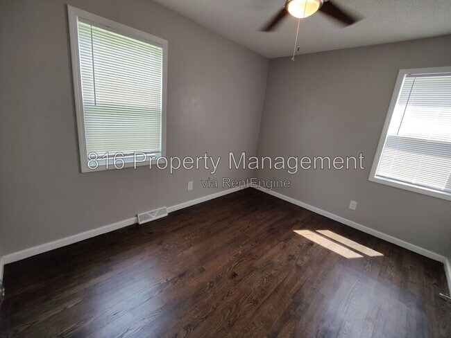 Building Photo - 7941 NE San Rafael Dr
