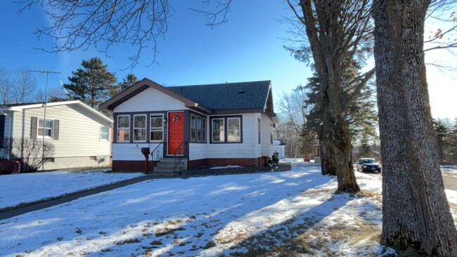 Building Photo - Three Bedroom Single-Family Home In Duluth...