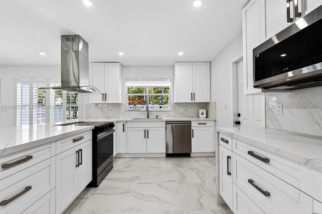 Building Photo - 4010 NE 22nd Ave