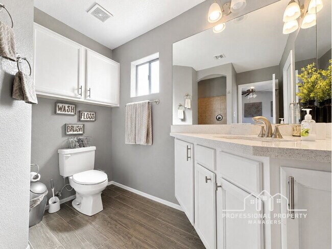 Building Photo - For Rent: 3-bedroom, 2-bathroom home in Mesa Del Sol