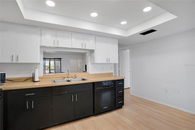 Building Photo - 2415 Bayshore Gardens Pkwy