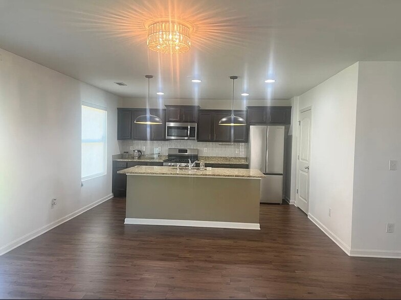 Building Photo - 4599 Woodford Cir