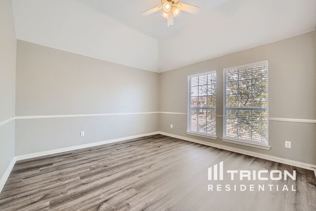 Building Photo - 2785 Greenway Dr